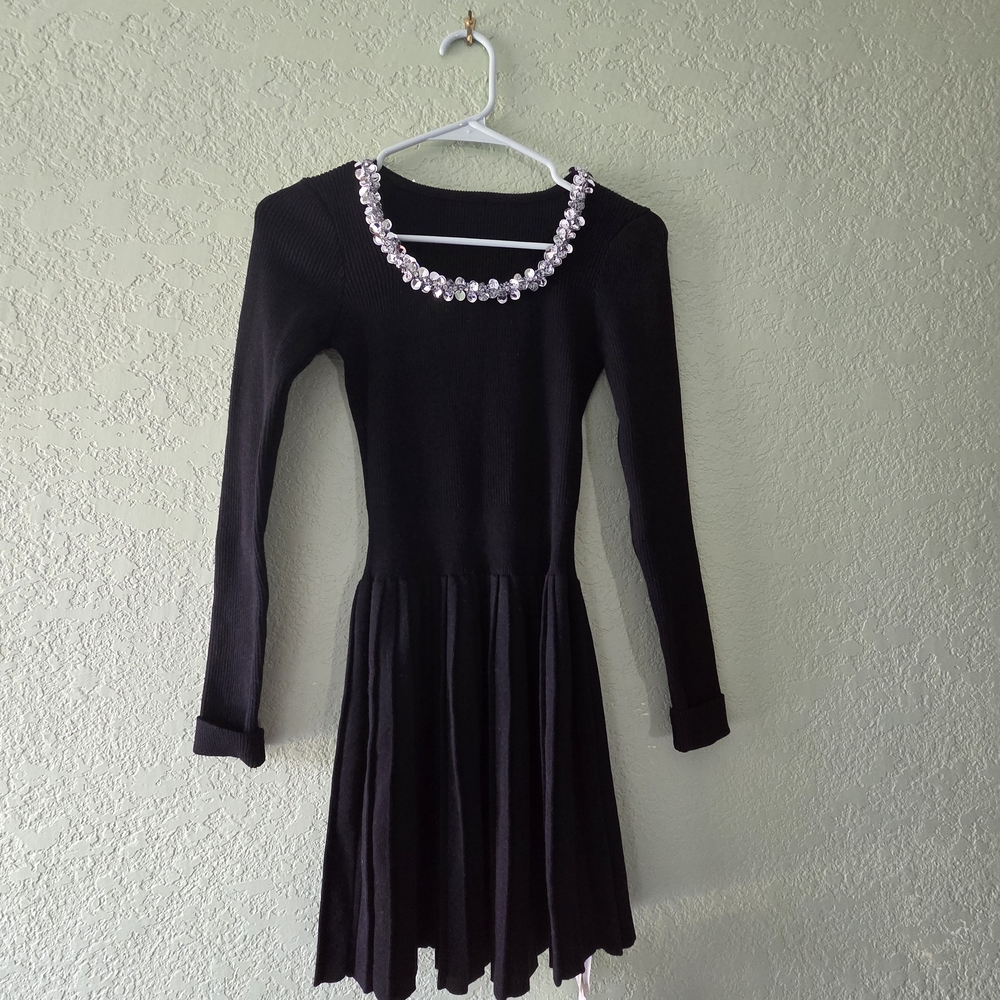 Ancosti Elegant Black Dress with Sequin Embellishments